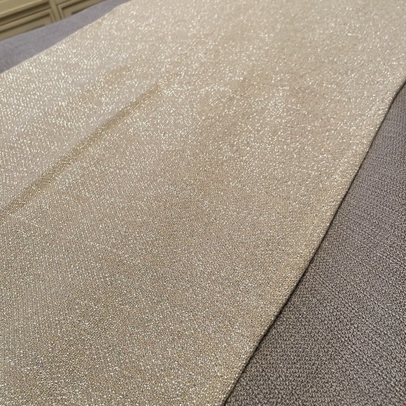 Metallic Table Runner - Picture 9 of 9